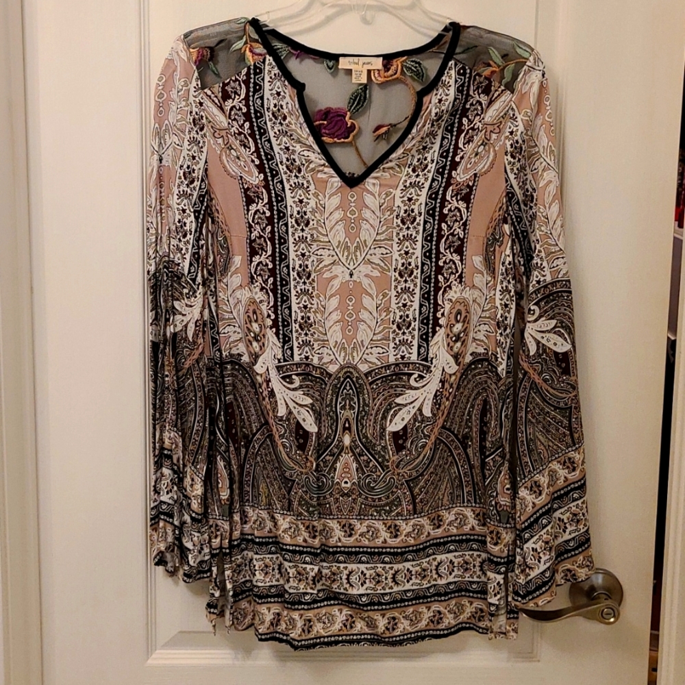 Boho style L/ sleeve shirt EUC size XS,  I usually wear medium and fits